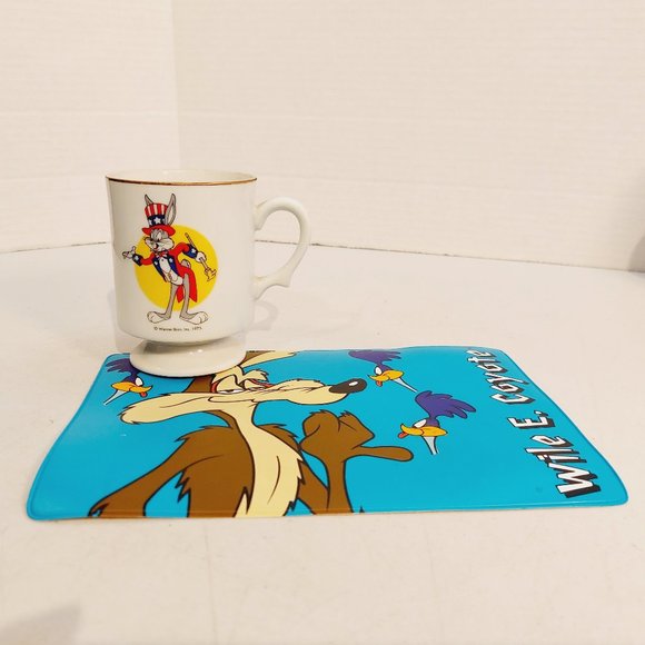 Vtg 1975 Warner Bros. Bugs Bunny Pedestal Mug with Gold Trim - Picture 1 of 5
